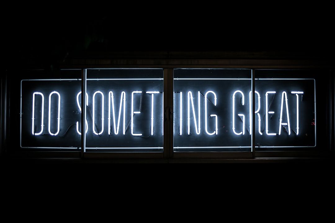 A neon sign glows in the dark, displaying the motivational message DO SOMETHING GREAT in bright white capital letters—perfect inspiration for launching your next project with reliable WordPress Hosting.